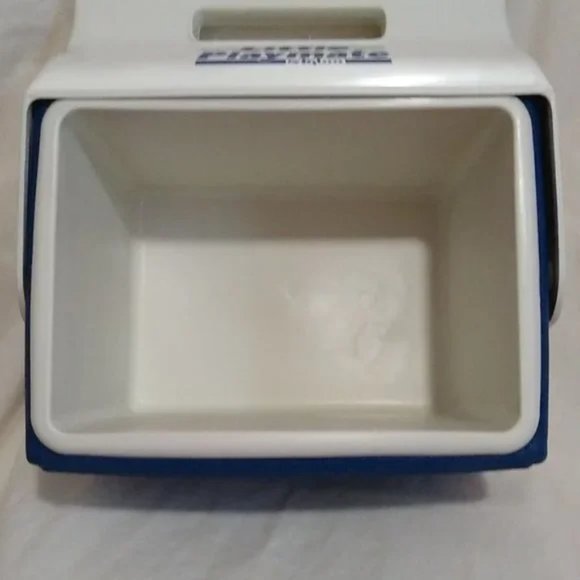 Vintage Little Playmate by Igloo Cooler Lunchbox Holds 6 - 8 12 Ounce Cans Blue - Picture 10 of 12